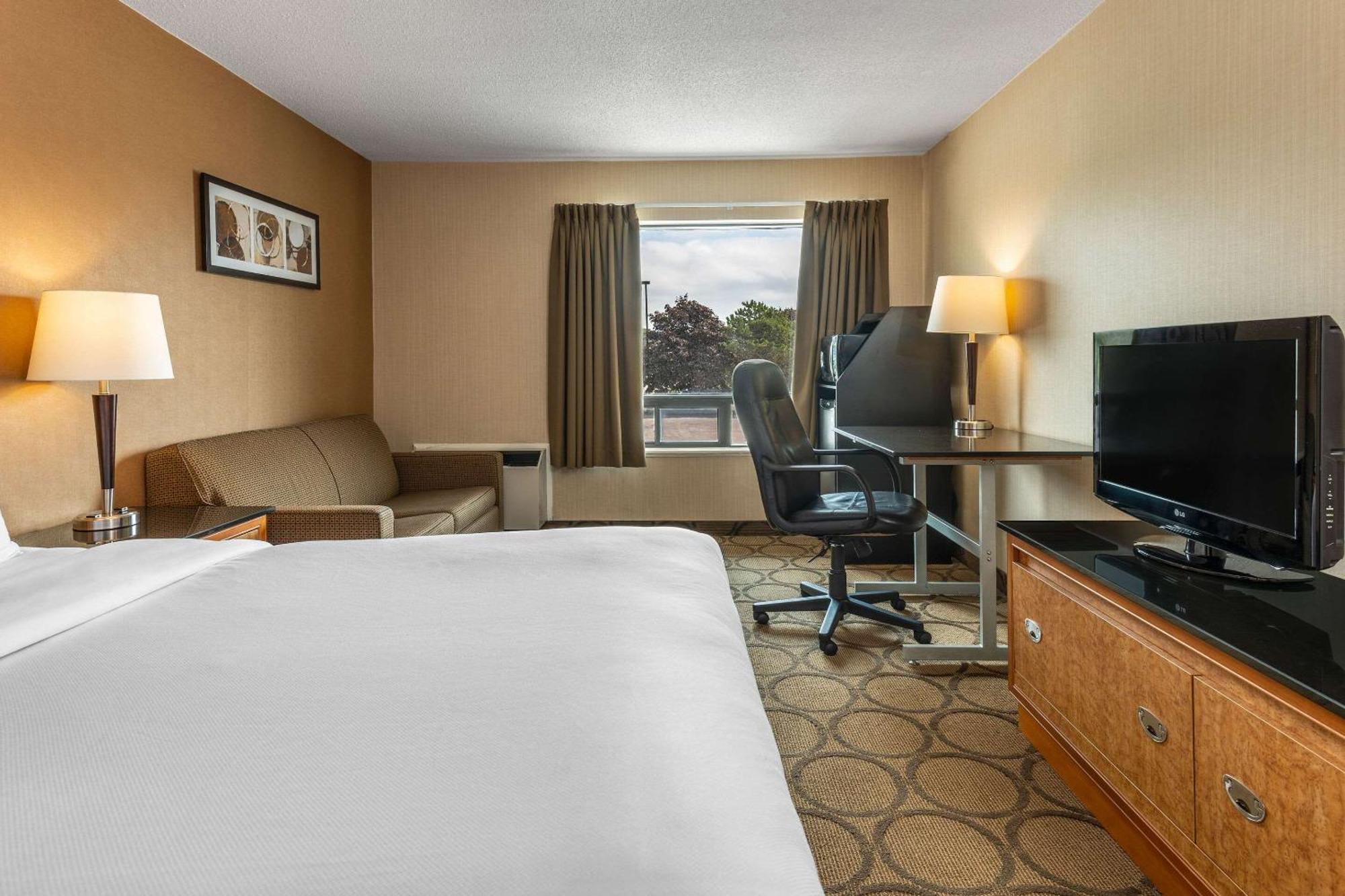 Comfort Inn Pickering Exterior photo